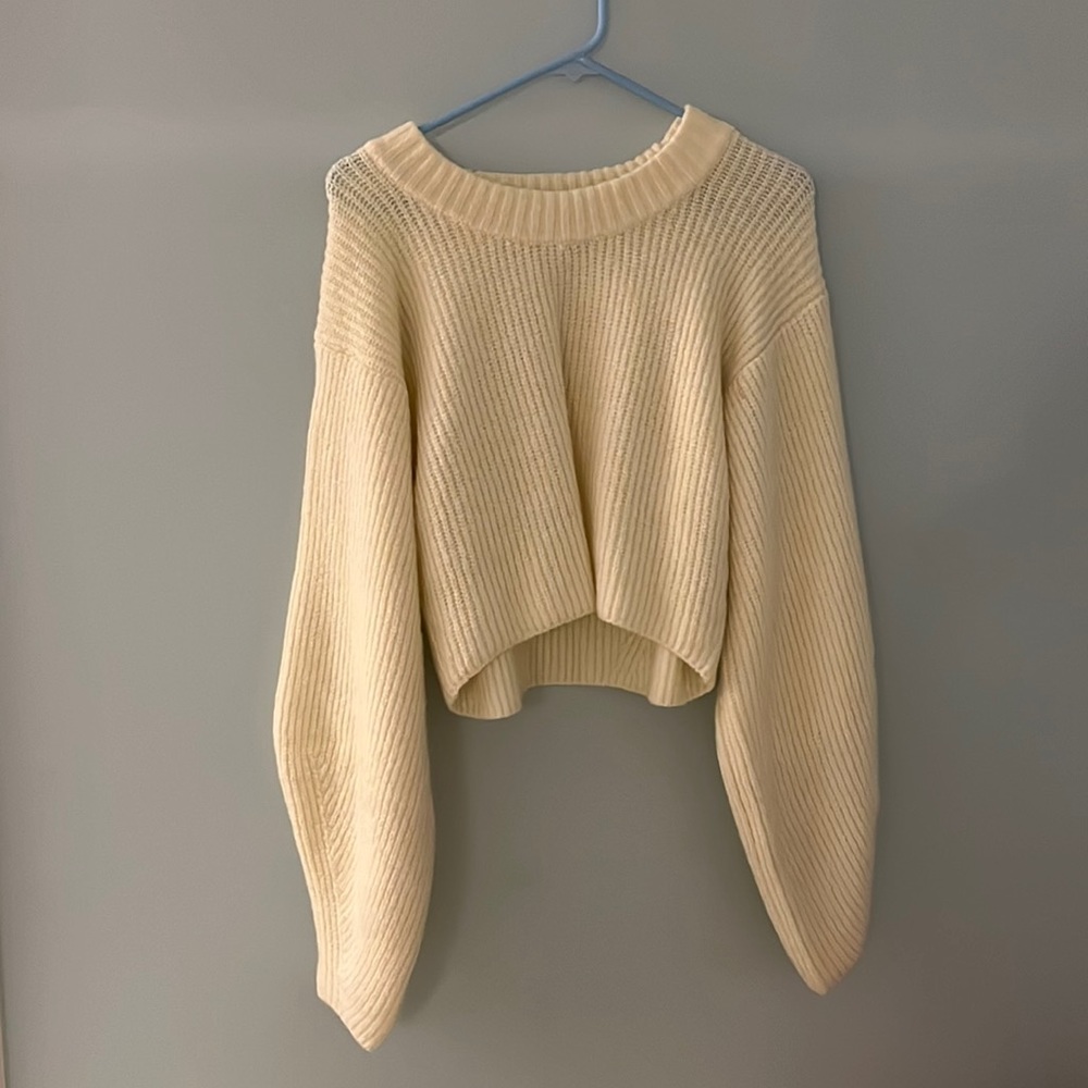 NWOT Plush wide sleeve sweater